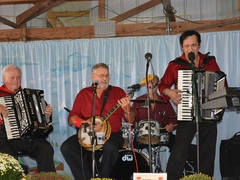 The Frank Moravcik Band entertains